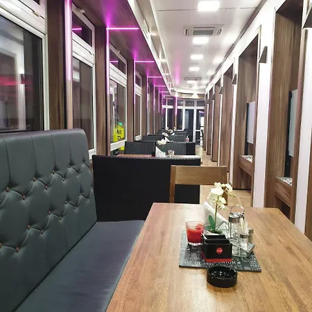 汽车旅馆 Aroma 4*